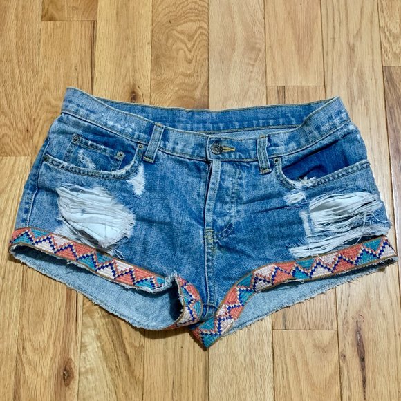 LF Stores Carmar Embroidered Denim Shorts - Picture 1 of 8